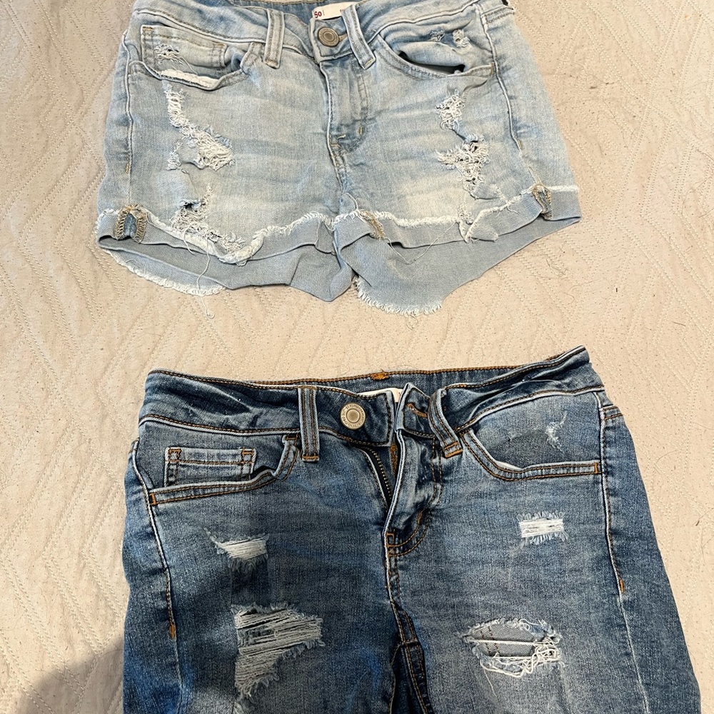 Excellent bundle of like new med size young ladies tops & size 1 Jean shorts!